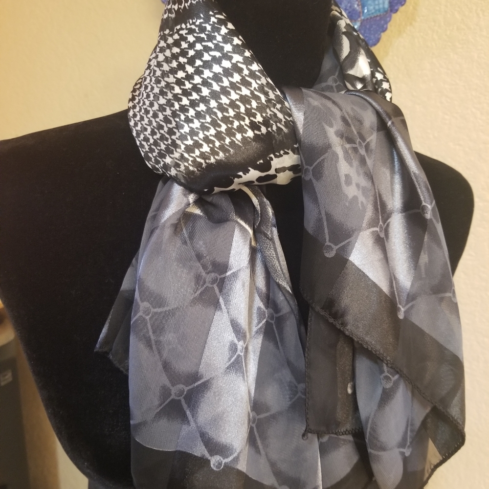 Scarf black and white with grey hue